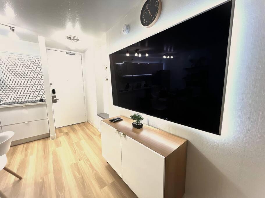 Huge Patio Washerdryer 1 Bedroom Banyan Free Parking 5 Min To Beach Honolulu Exterior photo
